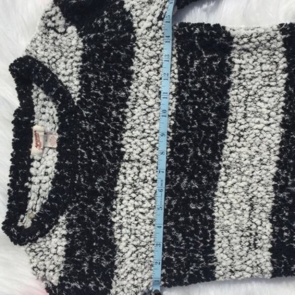 Arizona Jean Chunky Black White Striped Sweater XS Fuzzy Soft Comfy Extra Small - Picture 4 of 6